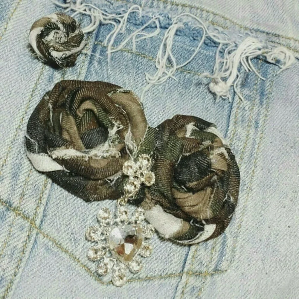 Tasty Raw Edge Camo Roses Brooch Pin